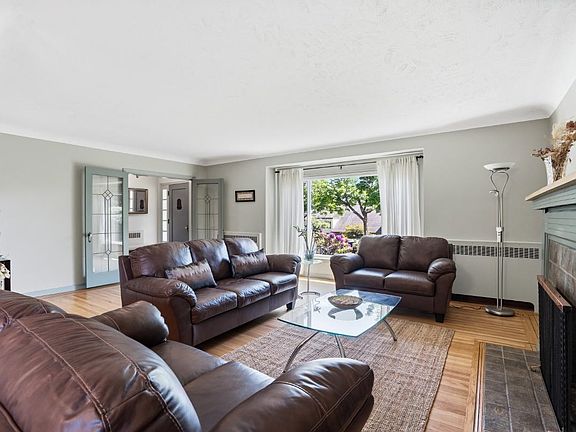 3rd image of 1219 London St