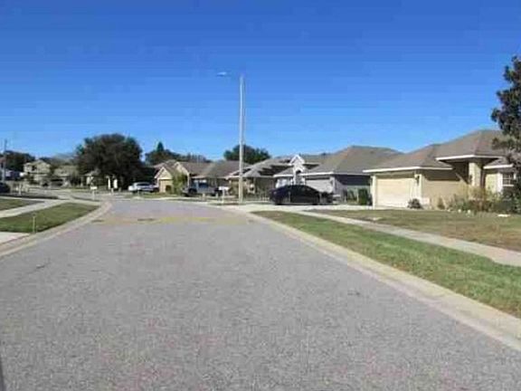 Exterior Neighborhood (street photo)