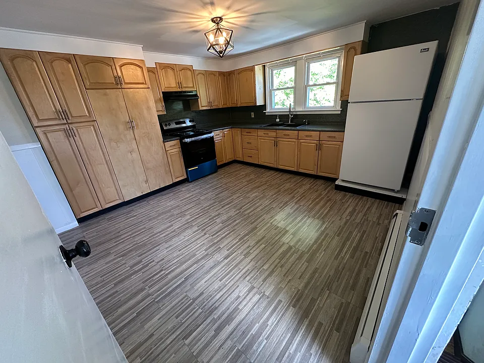69 Harrison Ave #3