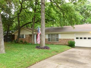 733 Joanna Dr, Hurst, TX 76053