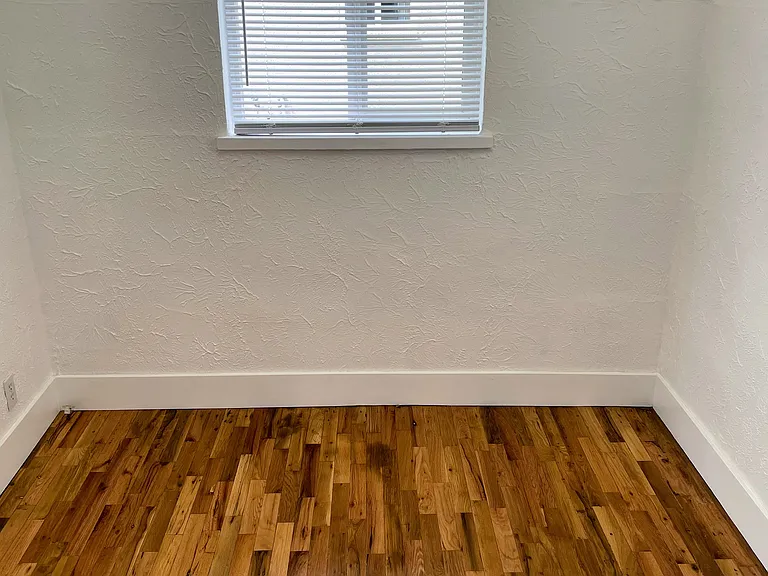 323 N Spruce St — Photo 15