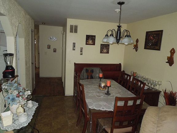 4th image of 219 Bradley Ave