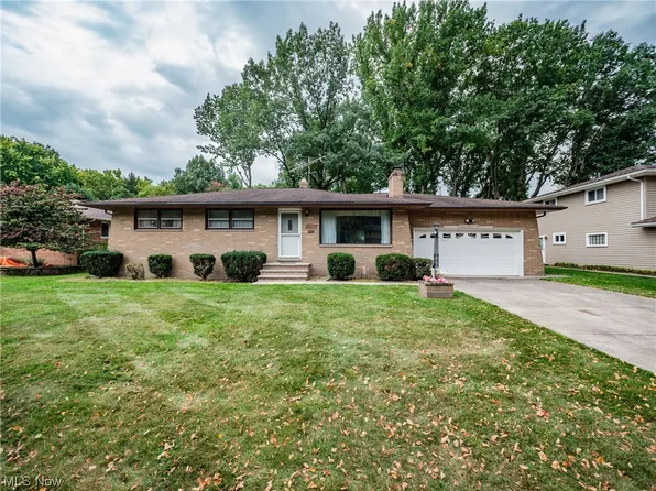 5517 Beacon Hill Ct, Seven Hills, OH 44131