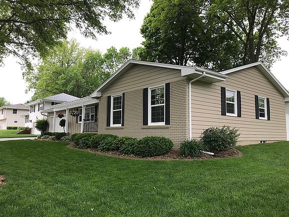 2nd image of 1506 S 122nd St