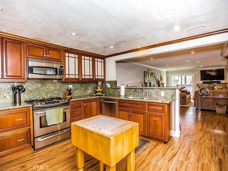2666 Monterey Pl — Photo 2