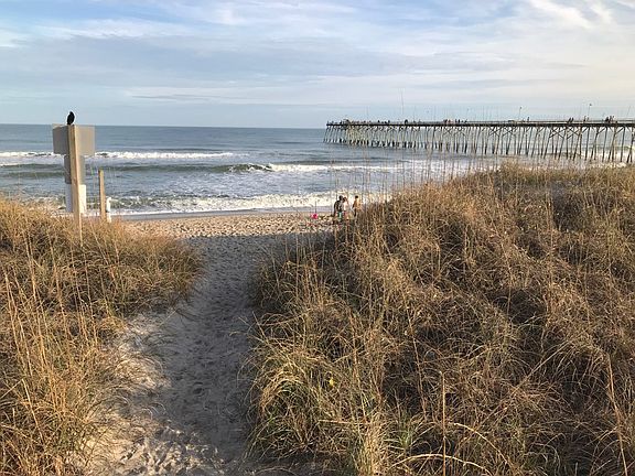The Beach & fishing pier