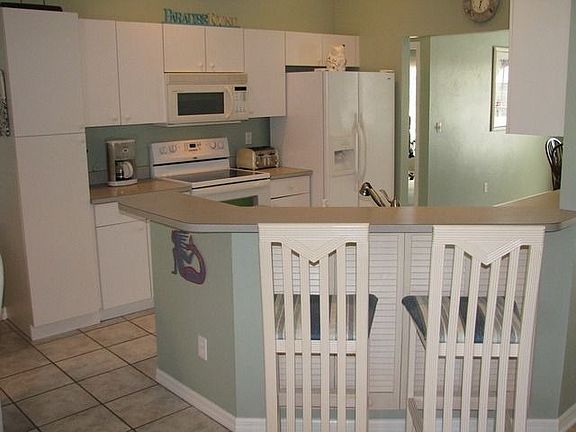 3rd image of 2062 Sheffield Ave