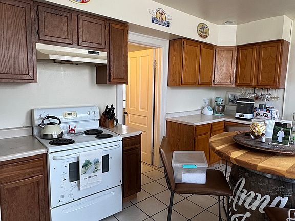 3rd image of 900 E Meinecke Ave APT 2