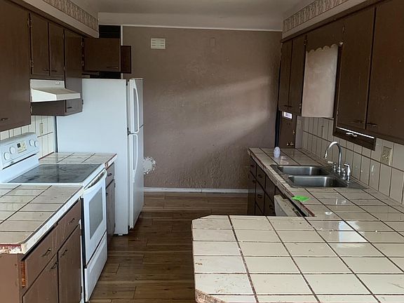 3rd image of 8012 E 5th Ave