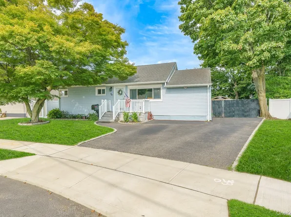 64 Frank Street, Lindenhurst, NY 11757