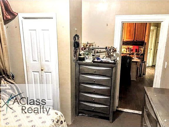 3rd image of 2326 28th St APT 2A