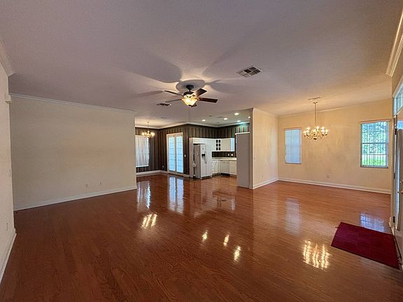 3rd image of 205 Lake Region Blvd S