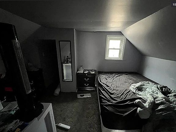 2nd image of 916 Bassett St