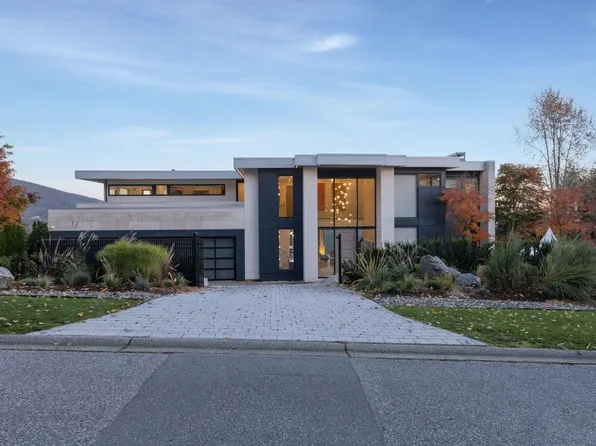 1027 Millstream Rd, West Vancouver, BC V7S 2C6