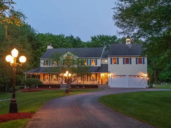 31 Swing Dr, Berkley, MA 02779