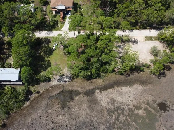 13 Satilla Ave, Panacea, FL 32346