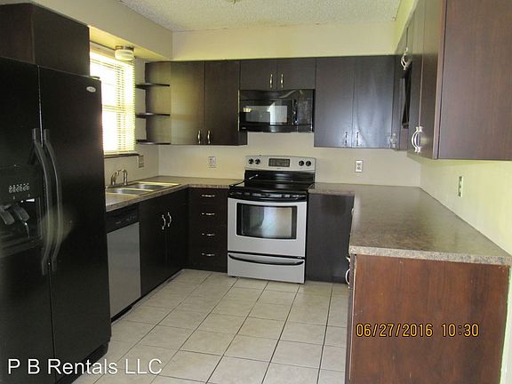 3rd image of 2627 NE Lake Ave