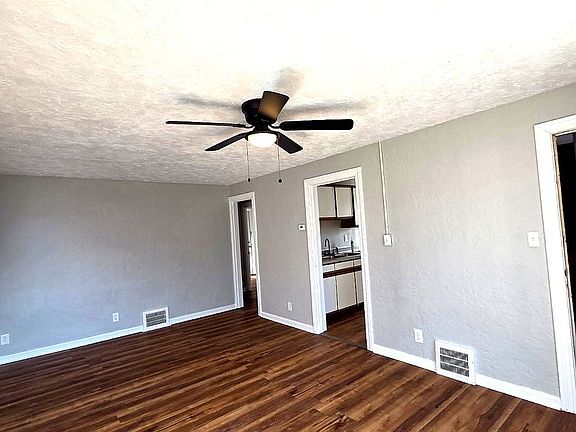 2nd image of 525 E 222nd St