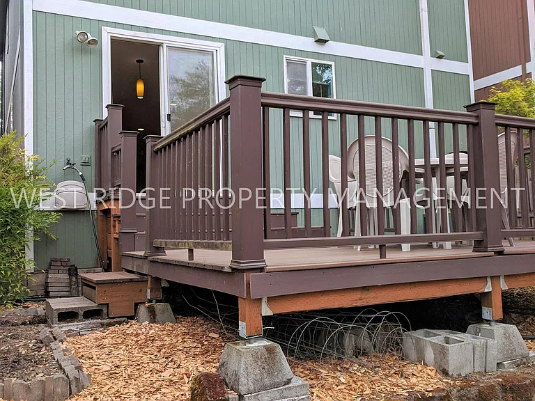 519 SW 207th Ave — Photo 2