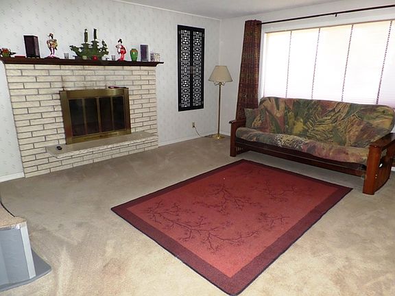 2nd image of 914 Blue Mountain Dr