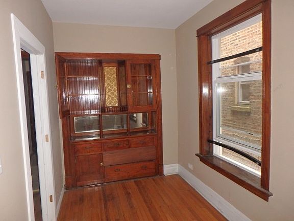 3rd image of 5621 S Loomis Blvd