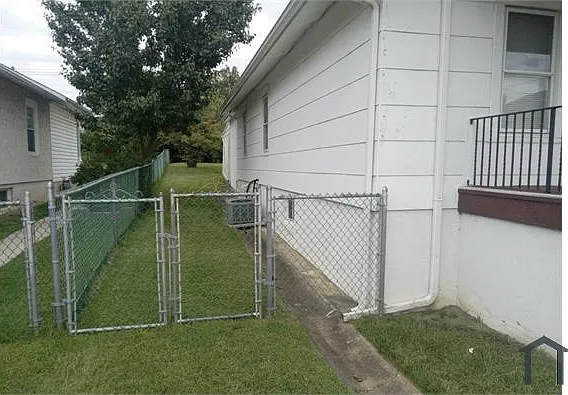 588 Summit St — Photo 20