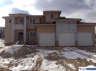 6913 Beth Ave, Papillion, NE 68133