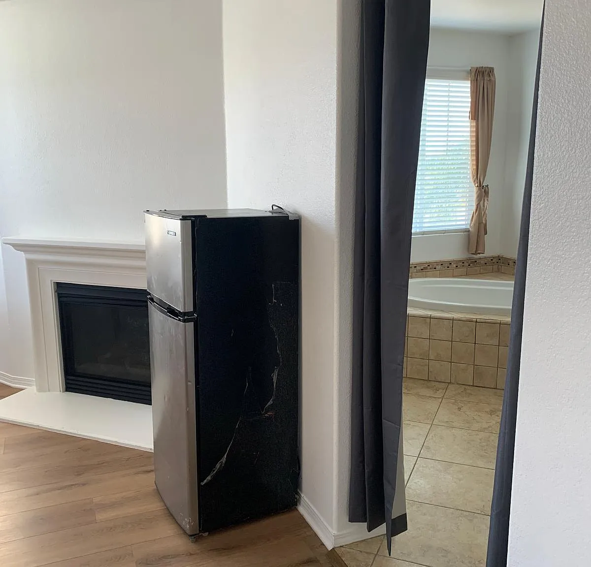 4 bed, 5.0 bath, 4080 sqft, $1,590 — Photo 4