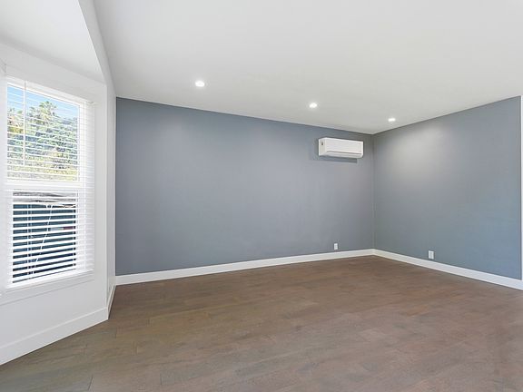 4th image of 250 S Avenue 55