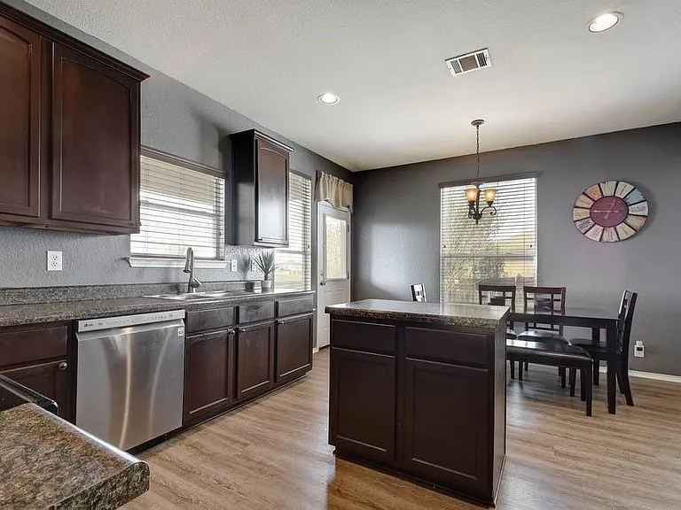 2234 Lakeline Dr — Photo 11