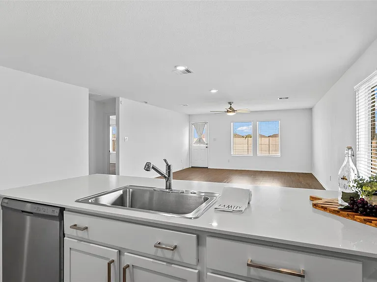 2805 Fountain Woods Dr — Photo 12