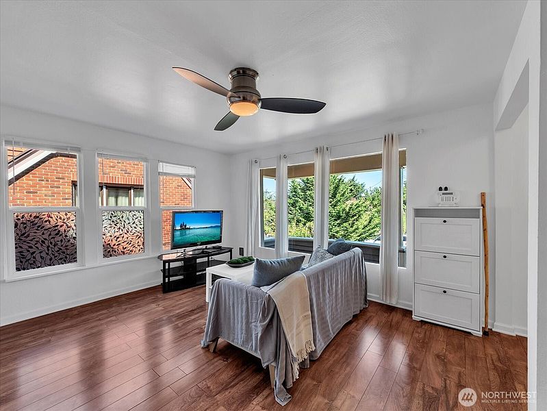 4th image of 1719 Gregory Way