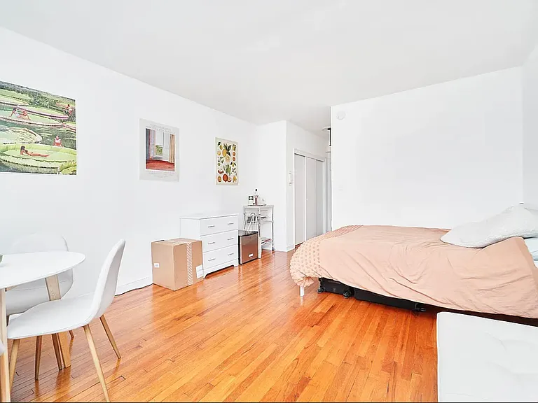 400 W 45th St #5D — Photo 4