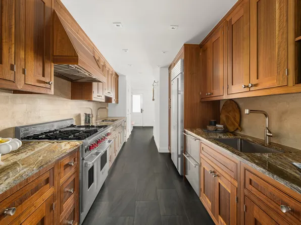 157 East 65th Street image 9 of 27