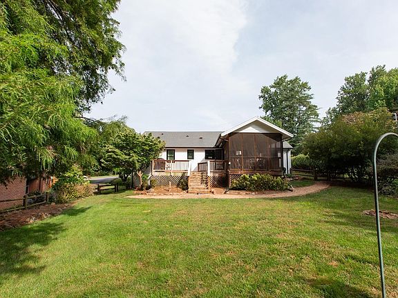 3rd image of 1451 Northwood Cir