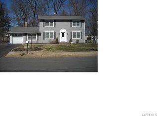 53 Sparrow Ln, Pearl River, NY