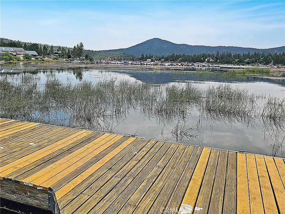 Complex has a large dock on the lake