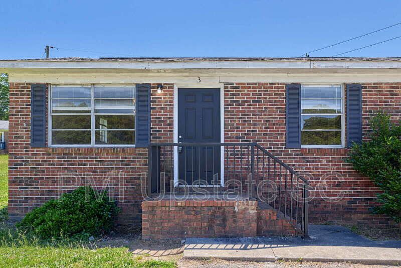 1st image of 700 Brook St APT 3