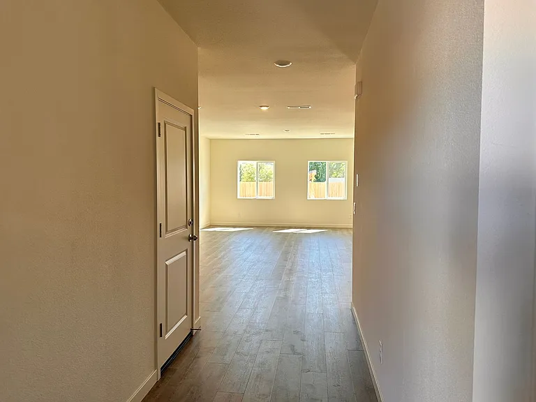1019 Brierwood Ln — Photo 5