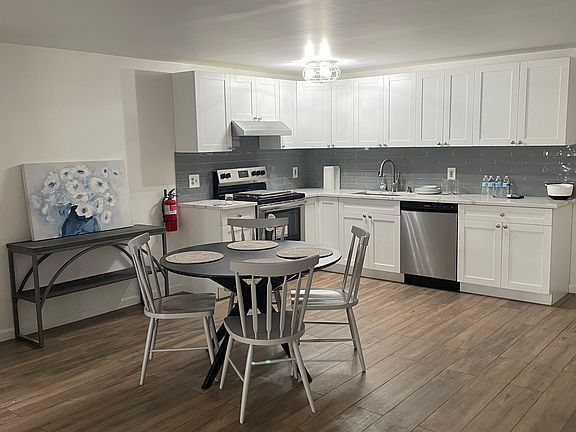 2nd image of 38 Willow Wood Sq