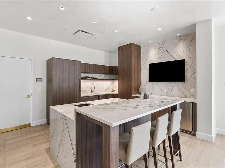 126 4th Ave NE #601 — Photo 54