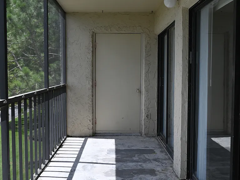 2700 Cove Cay Dr #4G — Photo 12