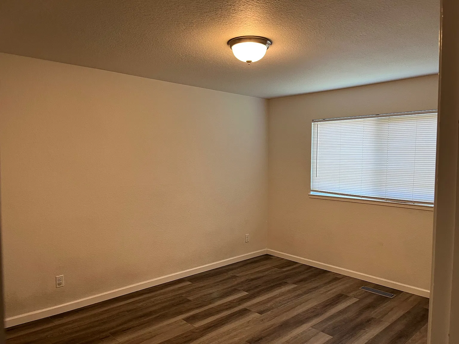 3 bed, 1355 sqft, $2,300 — Photo 4
