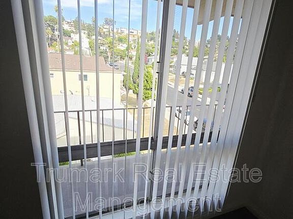 3rd image of 1121 E Palmer Ave #5
