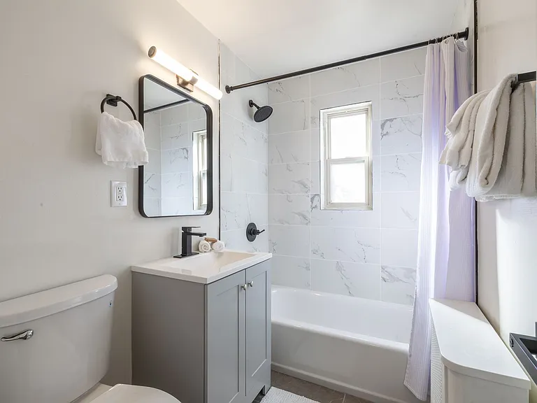 Lakeview Apartments — Photo 8