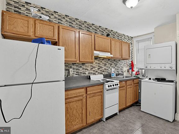 5th image of 203 Widener St