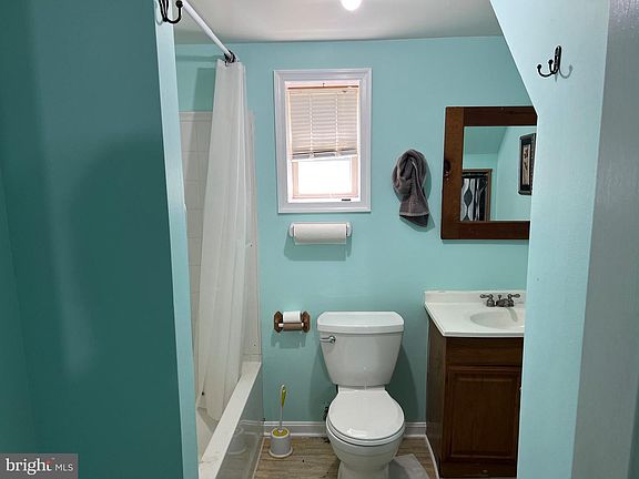 3rd image of 215 Harris Dr