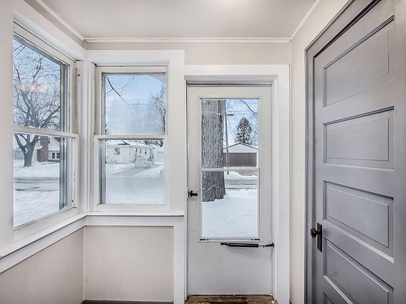 5th image of 3238 Vine St SW