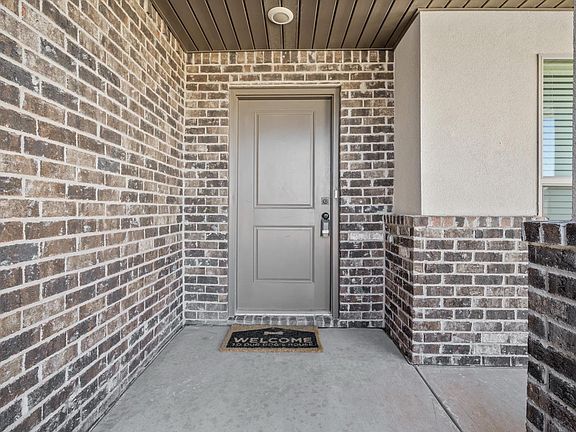 3rd image of 13910 Avenue Q