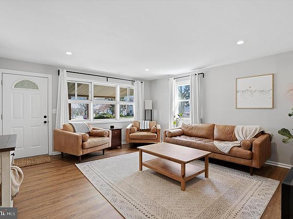 5th image of 1263 Tyler Ave